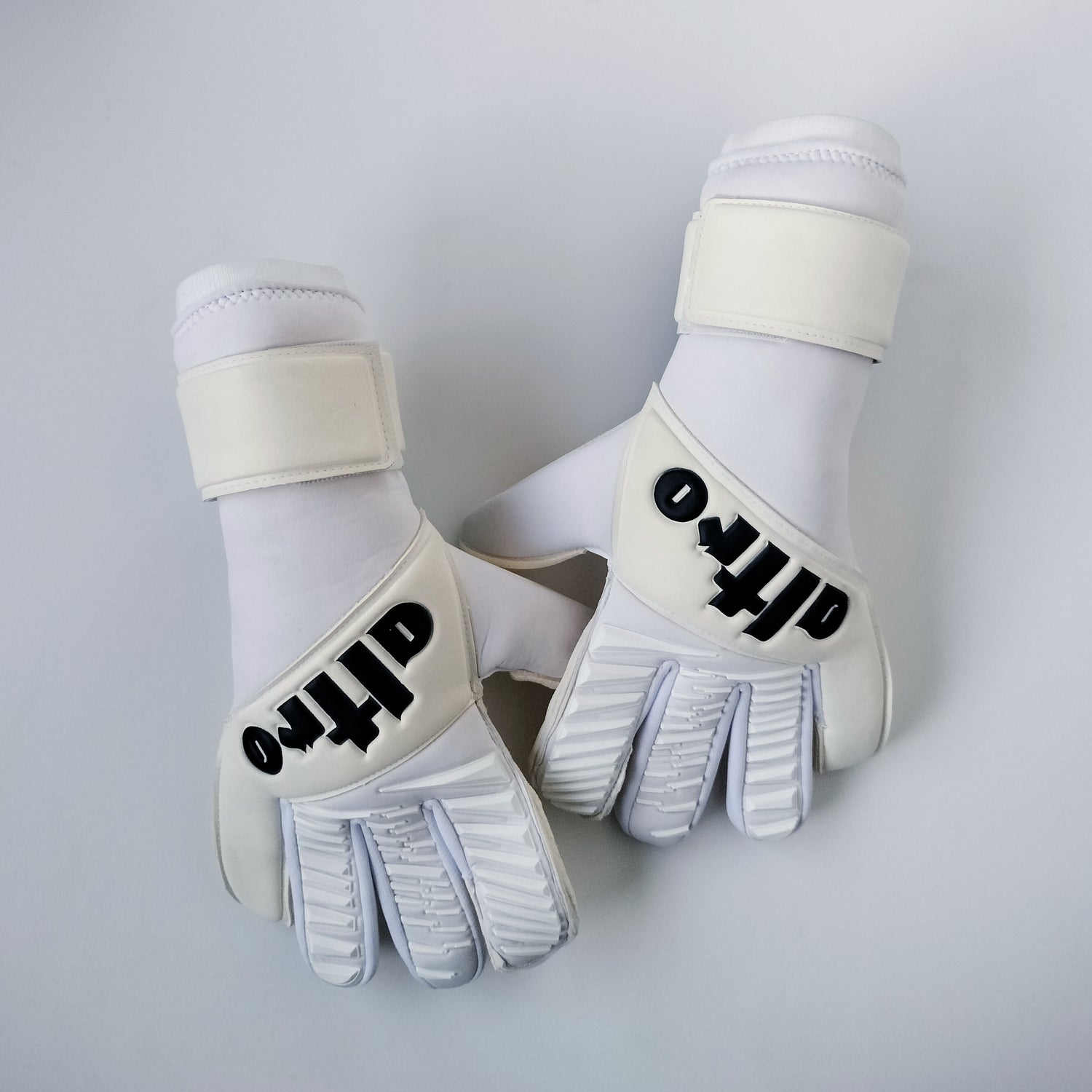 Altro Glove I - 2025 // Contact