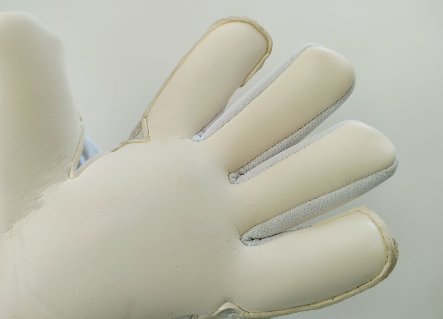 Altro Glove I - 2025 // Contact