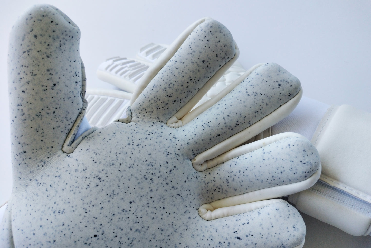 Altro Glove I - 2026 // Quartz - Negative Cut